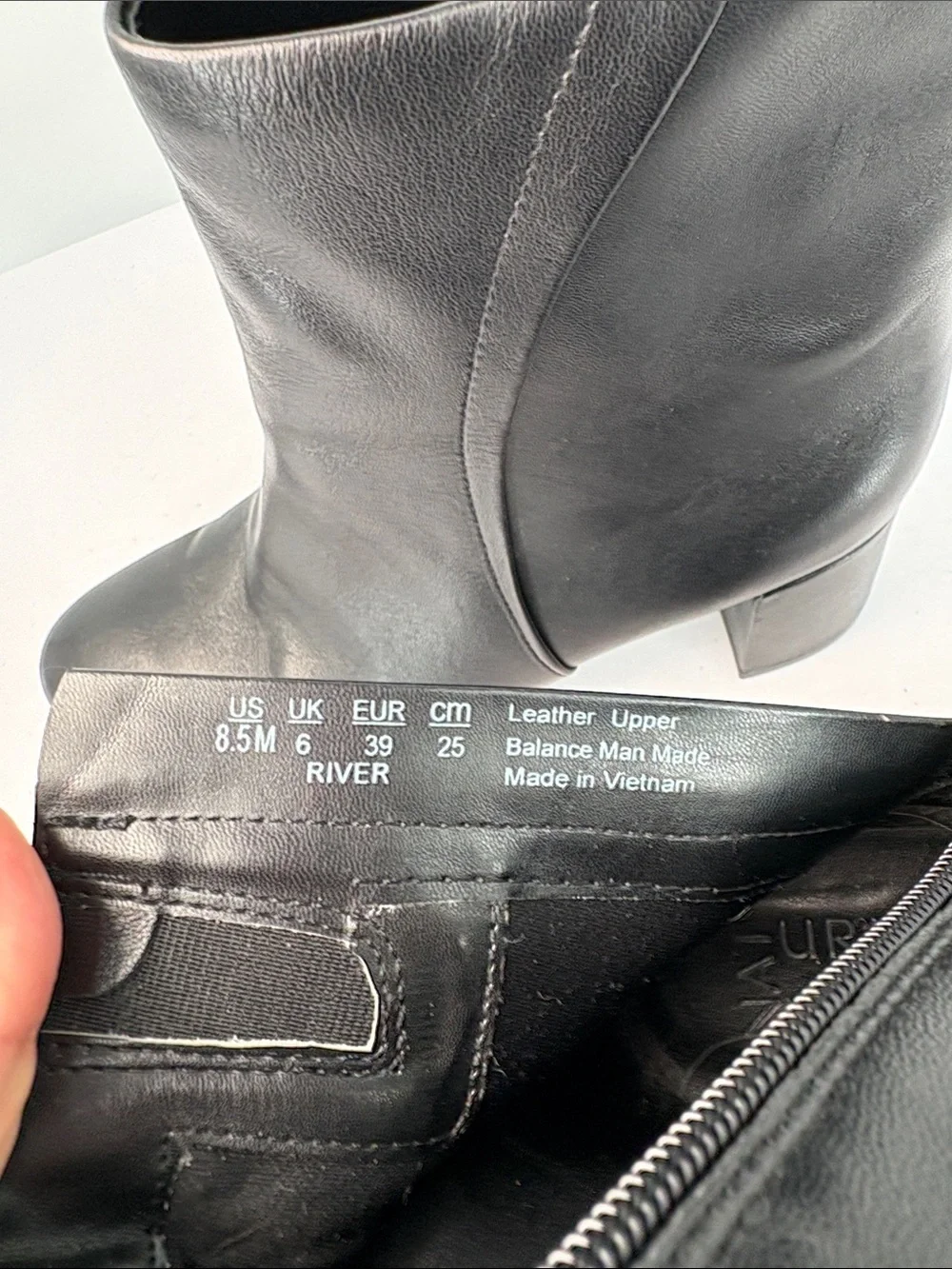 🗑️ Naturalizer River Black Leather Ankle Boots